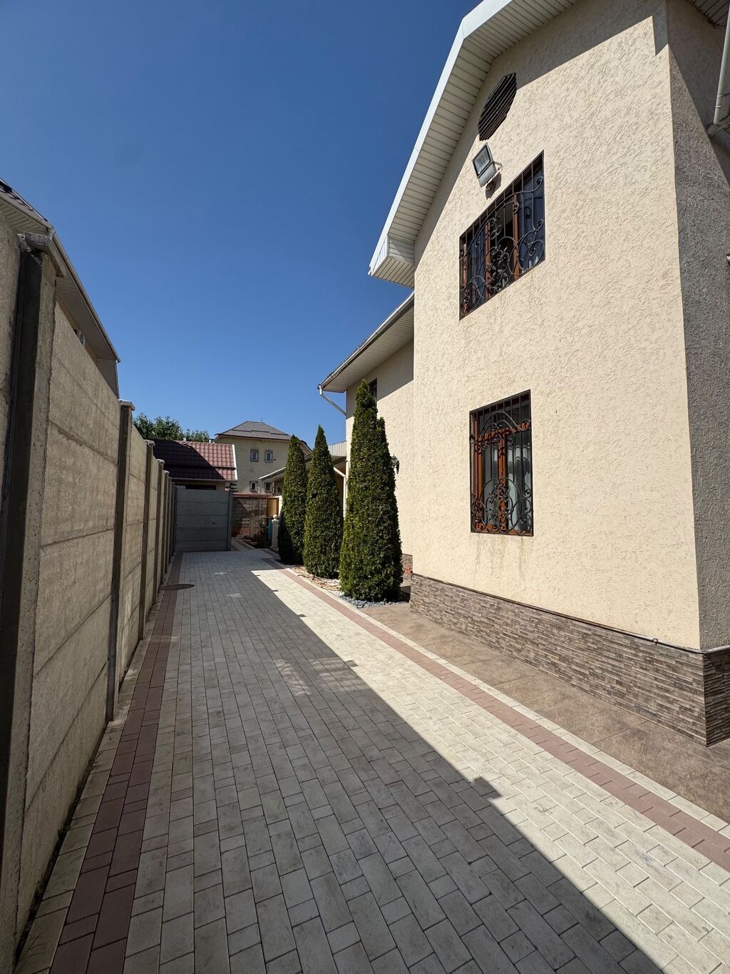 Уютный кирпичный дом в престижном районе Бишкека — заезжай и живи!: фото 3