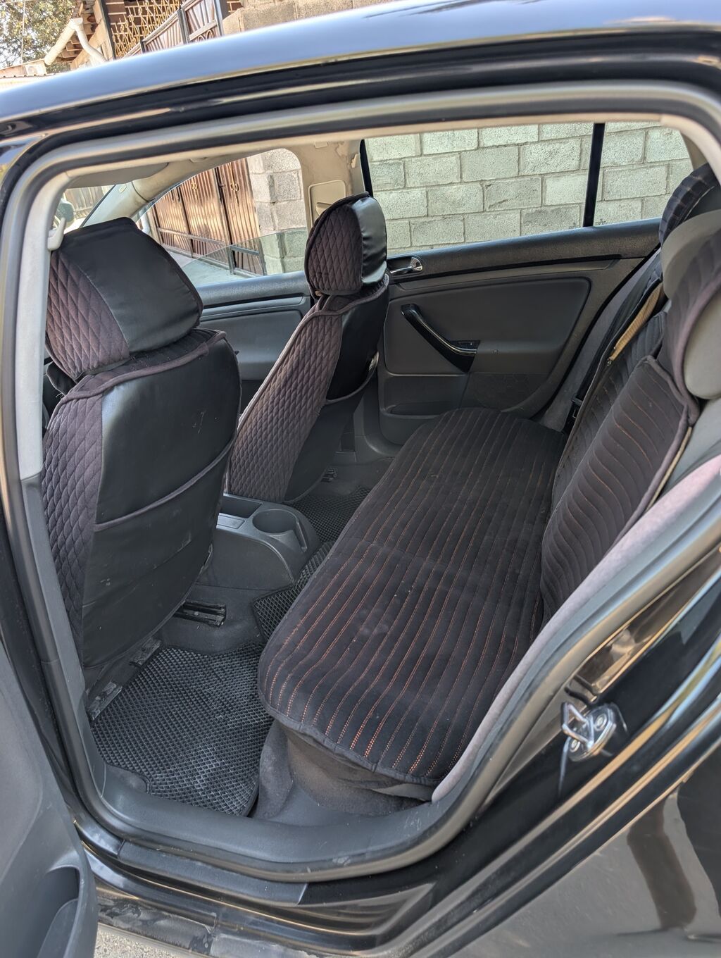 Volkswagen Golf V: 2004 г., 1.6 л, Механика, Бензин, Хэтчбэк: фото 6