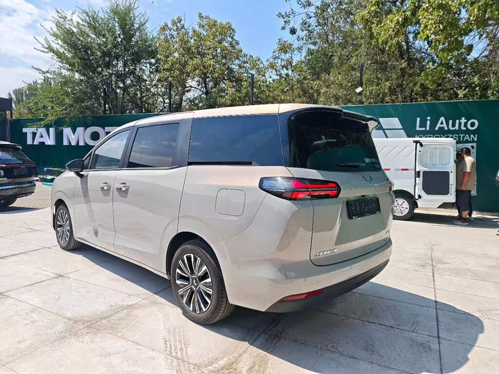 Wuling Startlight 730 PHEV— семейный 7‑местный минивэн с современным: фото 2