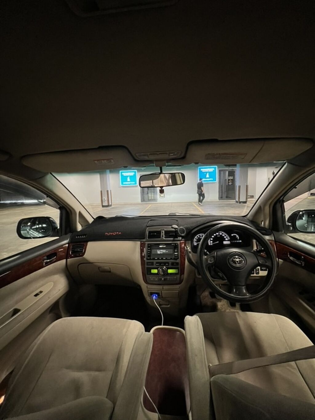 Toyota Ipsum: 2001 г., 2.4 л, Автомат, Бензин, Минивэн: фото 8