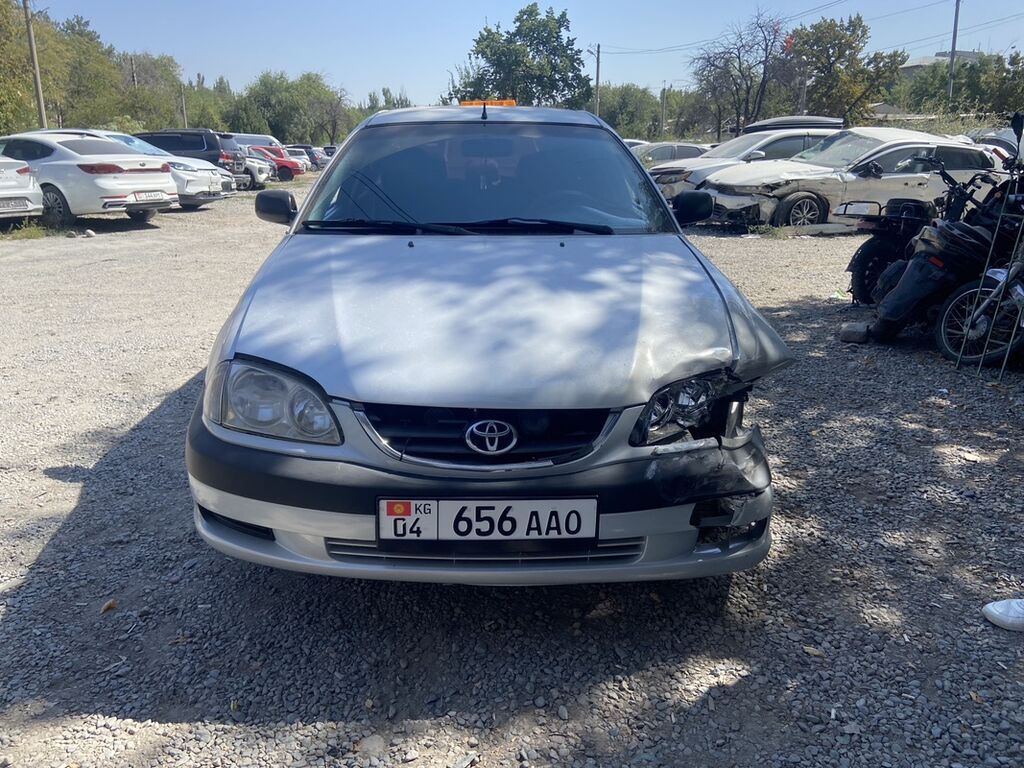 Toyota Avensis: 2000 г., 1.6 л, Механика, Бензин, Седан: фото 2