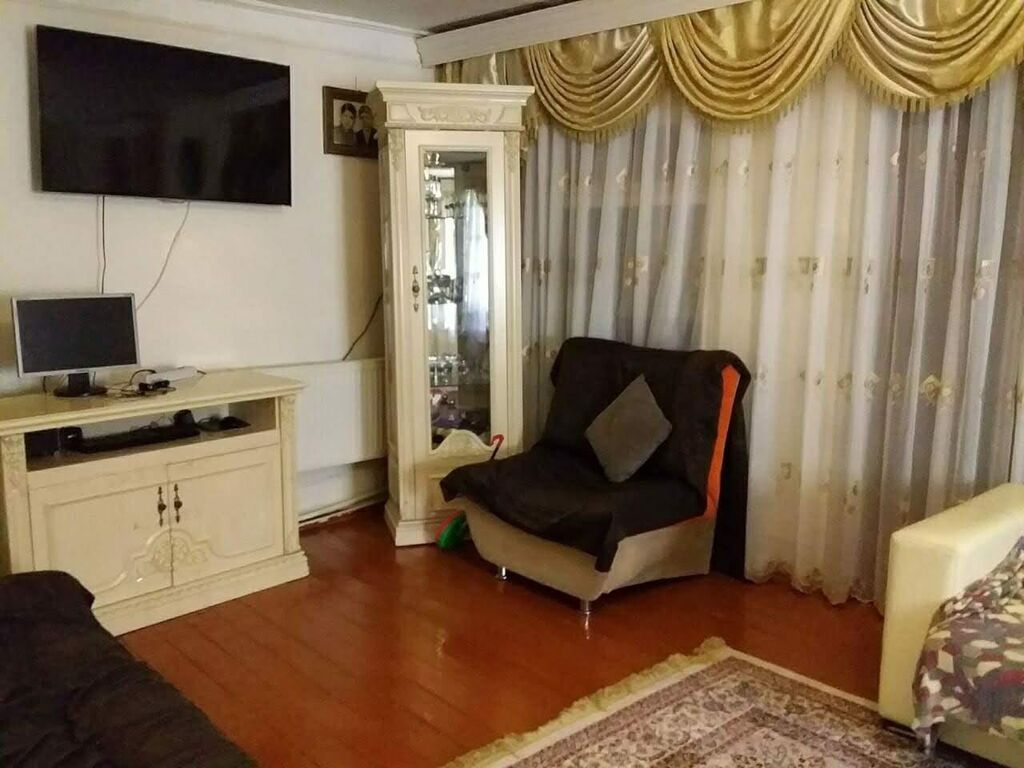 7 otaqlı, 200 kv. m, Orta təmir