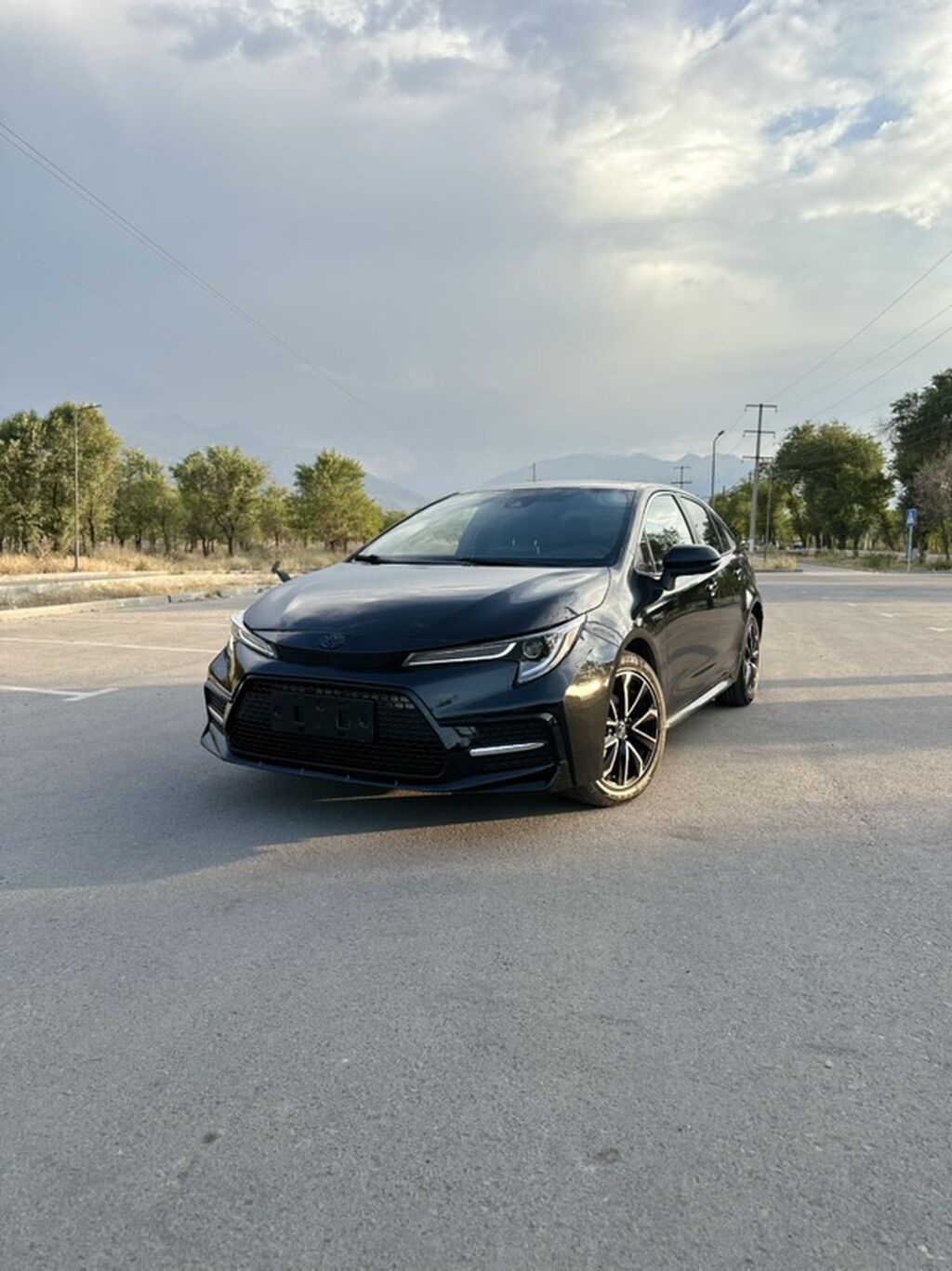 Toyota Corolla: 2021 г., 1.8 л, Автомат, Гибрид, Седан: фото 3
