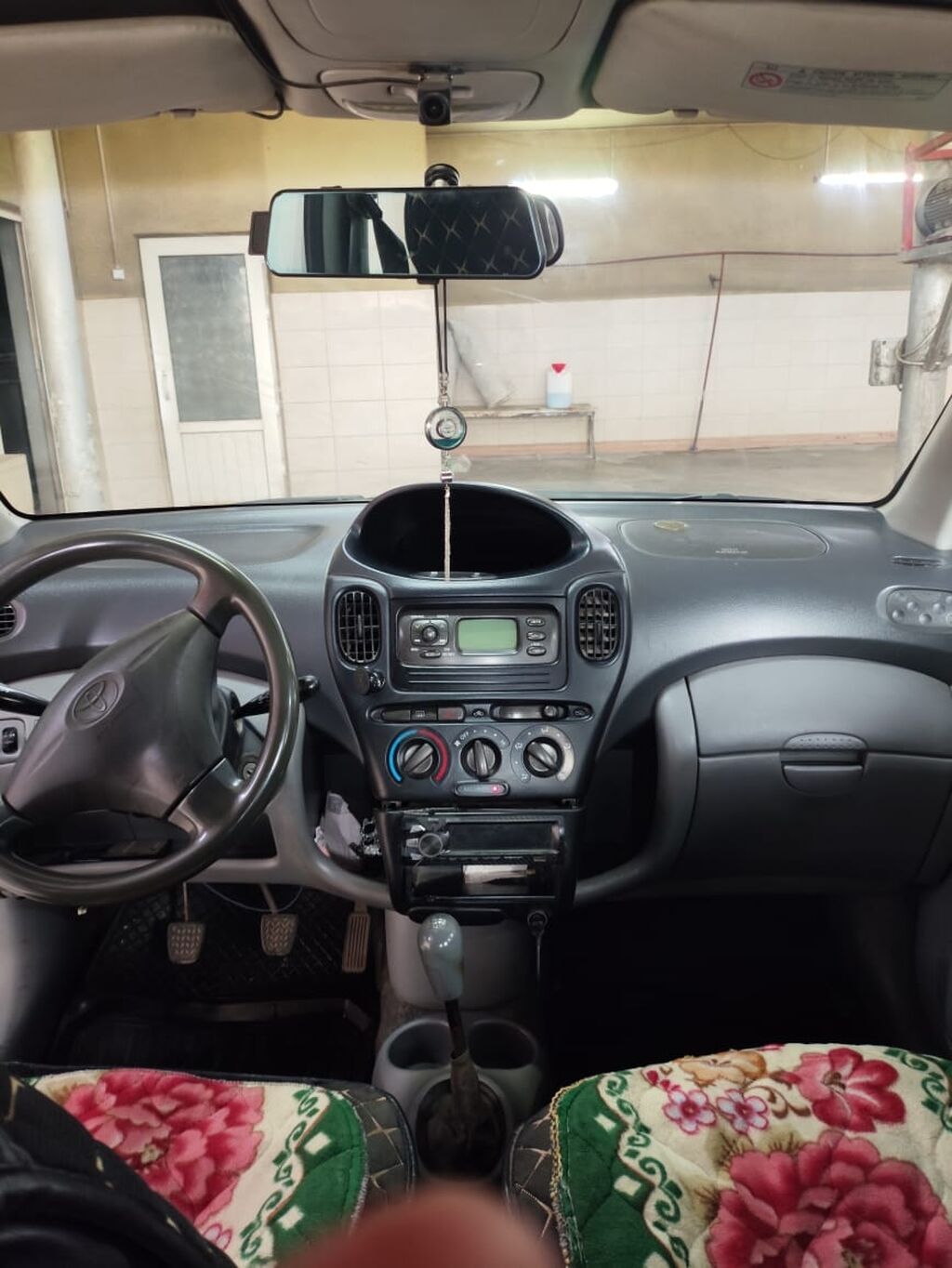 Toyota Yaris Verso: 2000 г., 1.3 л, Механика, Бензин, Универсал: фото 3