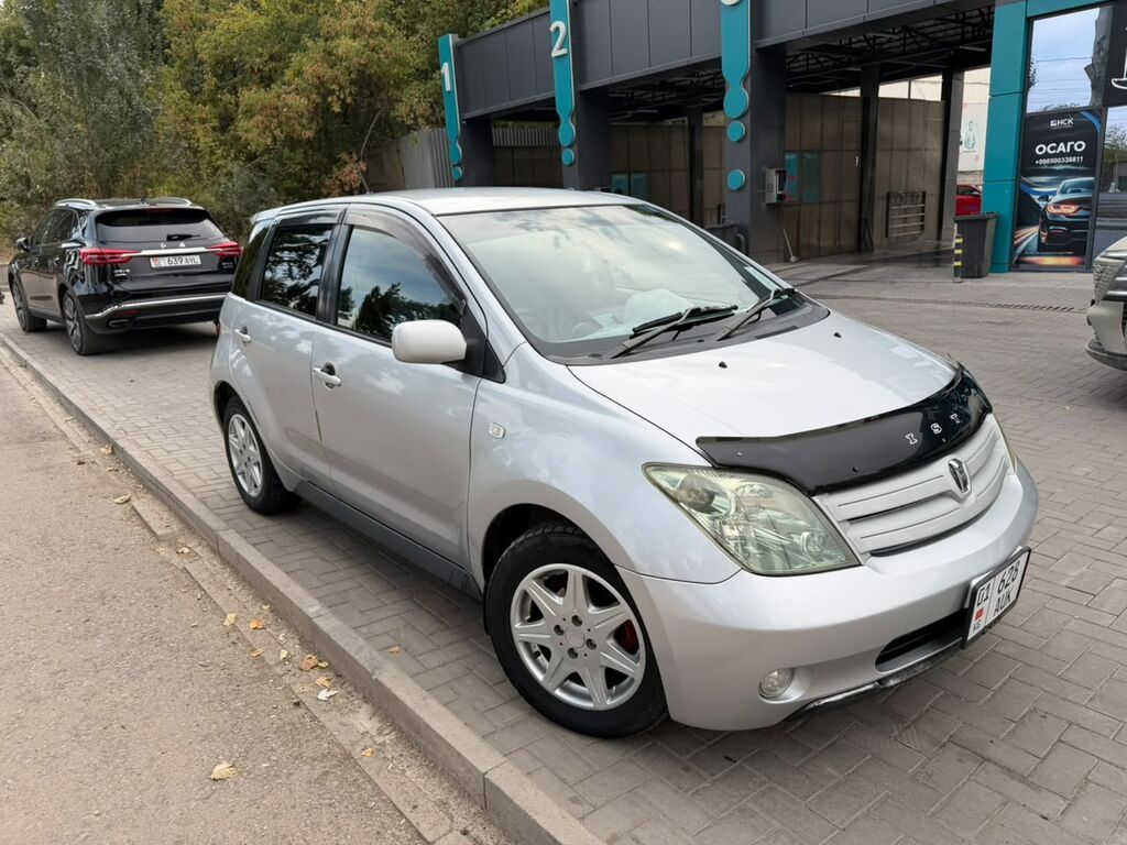 Toyota Ist: 2003 г., Автомат, Бензин, Хэтчбэк: фото 6