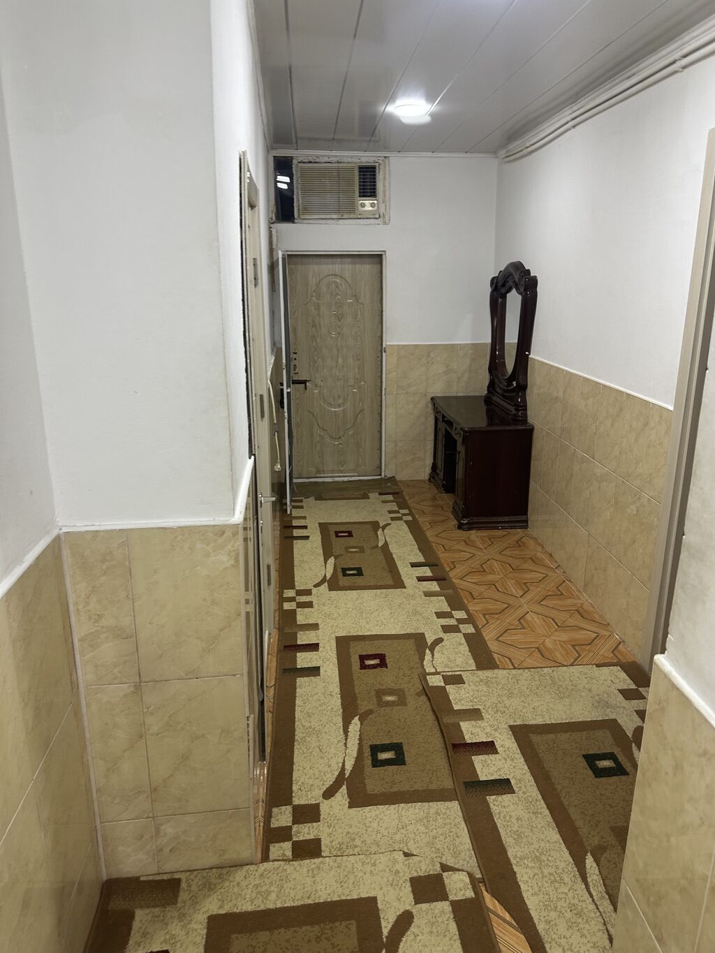 Kirayə üçün 2 otaqlı mənzil – əsas xüsusiyyətlər: - Geniş dəhliz