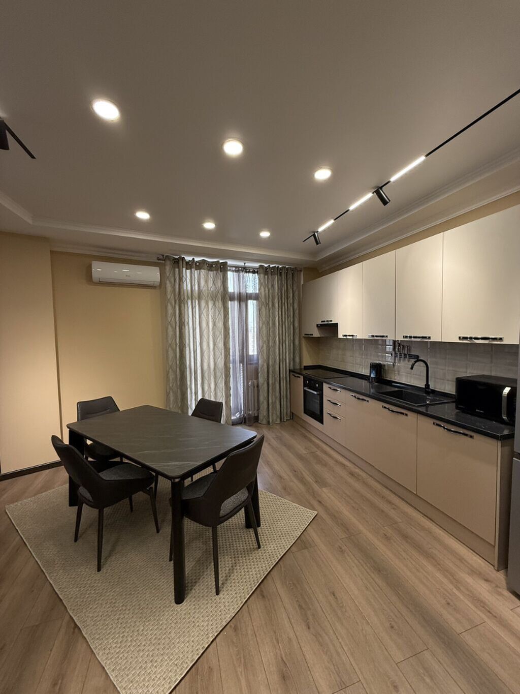 3 комнаты, 94 м², Дордой Плаза ТРЦ Элитка, 10 этаж, Евроремонт: фото 2