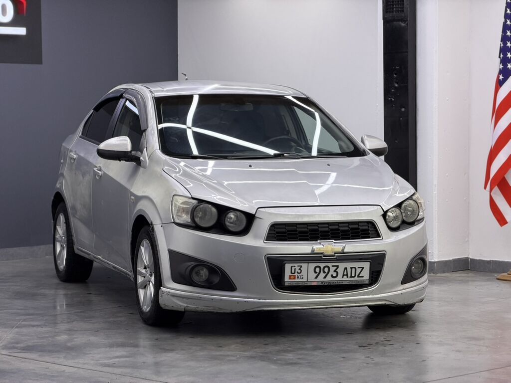 Chevrolet Aveo: 2012 г., 1.6 л, Механика, Бензин, Седан: фото 3