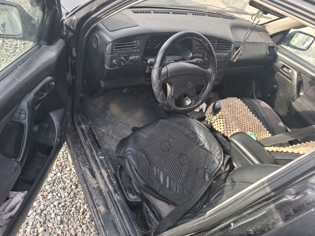 Volkswagen Golf: 1994 г., 1.6 л, Механика, Бензин, Хэтчбэк: фото 5