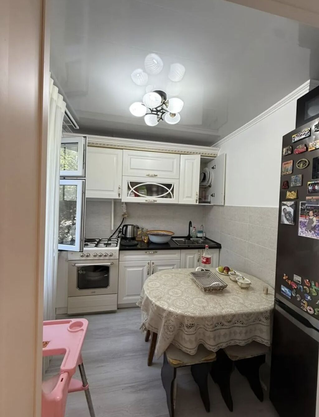 3 комнаты, 58 м², 10 мкр 104 серия, 1 этаж, Евроремонт: фото 1