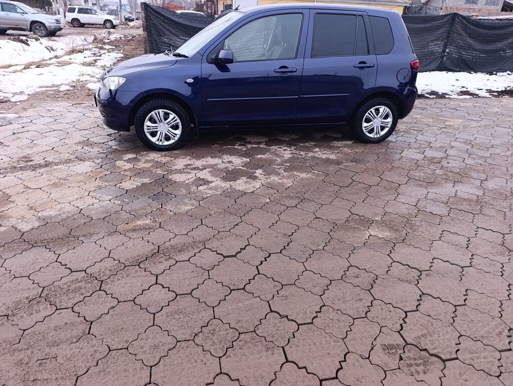 Mazda Demio: 2004 г., 1.3 л, Автомат, Бензин, Хэтчбэк: фото 2