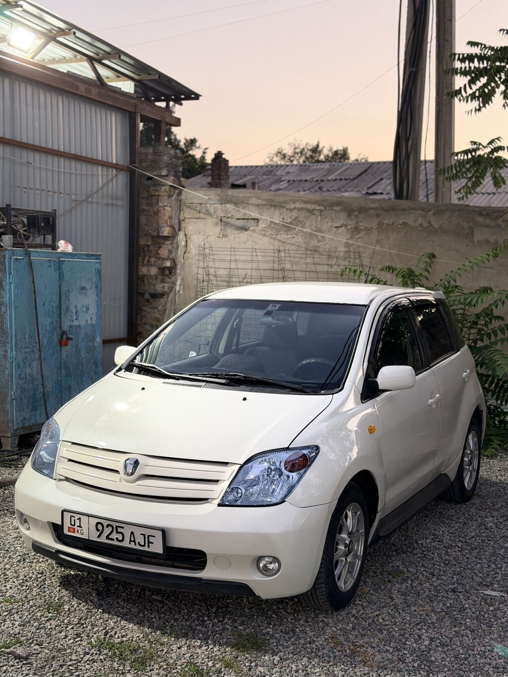 Toyota Ist: 2004 г., 1.5 л, Автомат, Бензин, Фастбек: фото 4