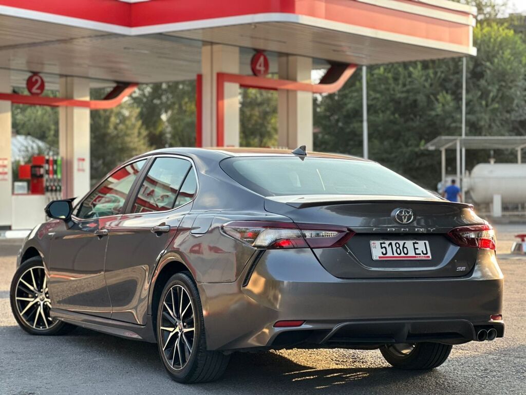Toyota Camry: 2020 г., 2.5 л, Автомат, Бензин, Седан: фото 3