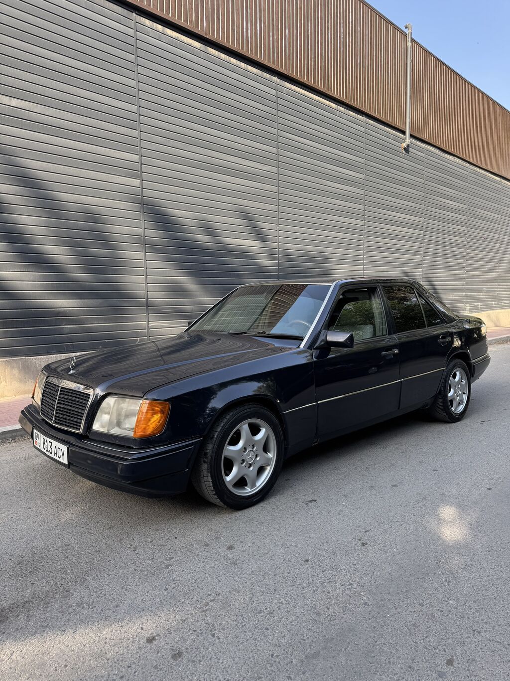 Mercedes-Benz W124: 1993 г., 2.2 л, Механика, Бензин, Седан: фото 2