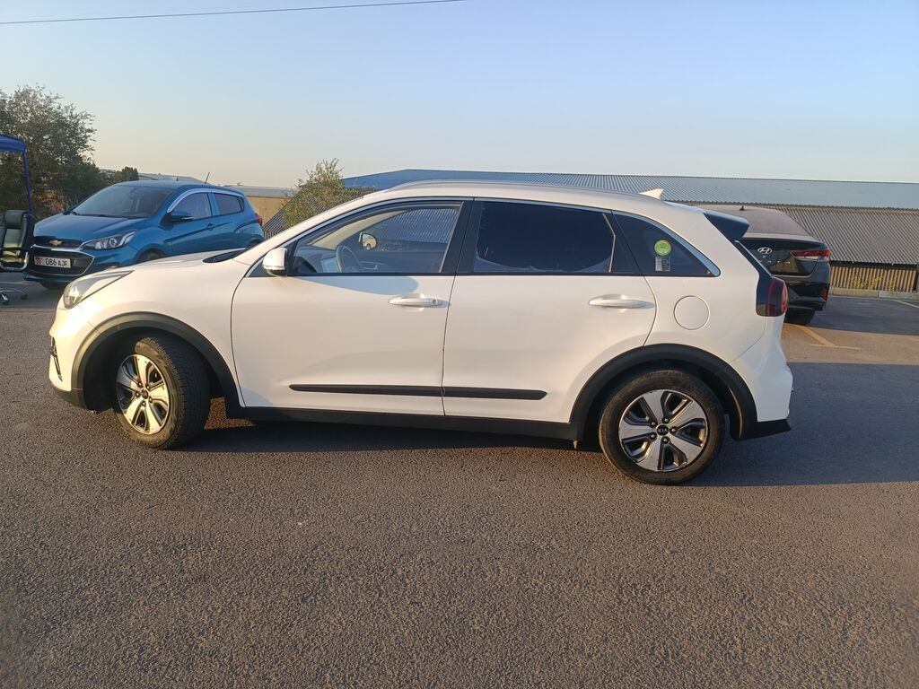 Kia Niro: 2020 г., 1.6 л, Автомат, Гибрид, Кроссовер: фото 3