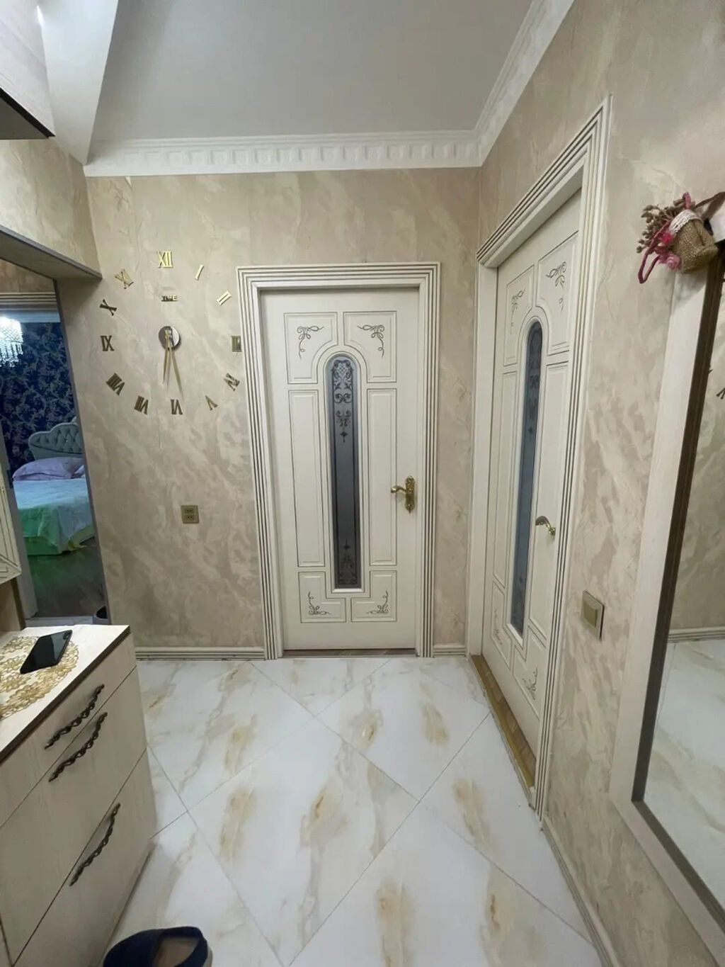 Satılır. Sumqayıt şəhər 6 mkr. 9/8 mertebe.3 otaq. Bahalı