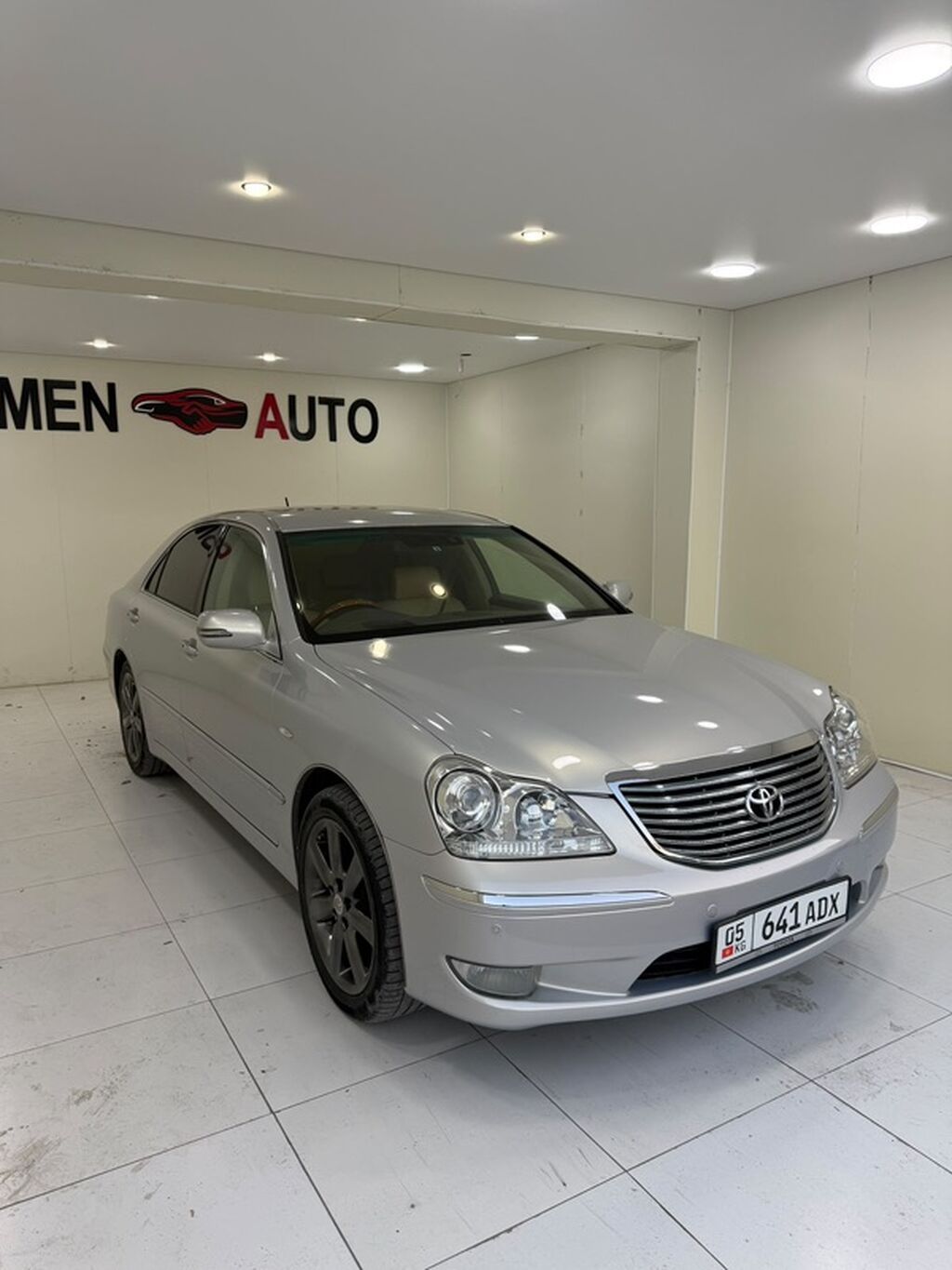 Toyota Crown Majesta: 2004 г., 4.3 л, Автомат, Бензин, Седан: фото 3