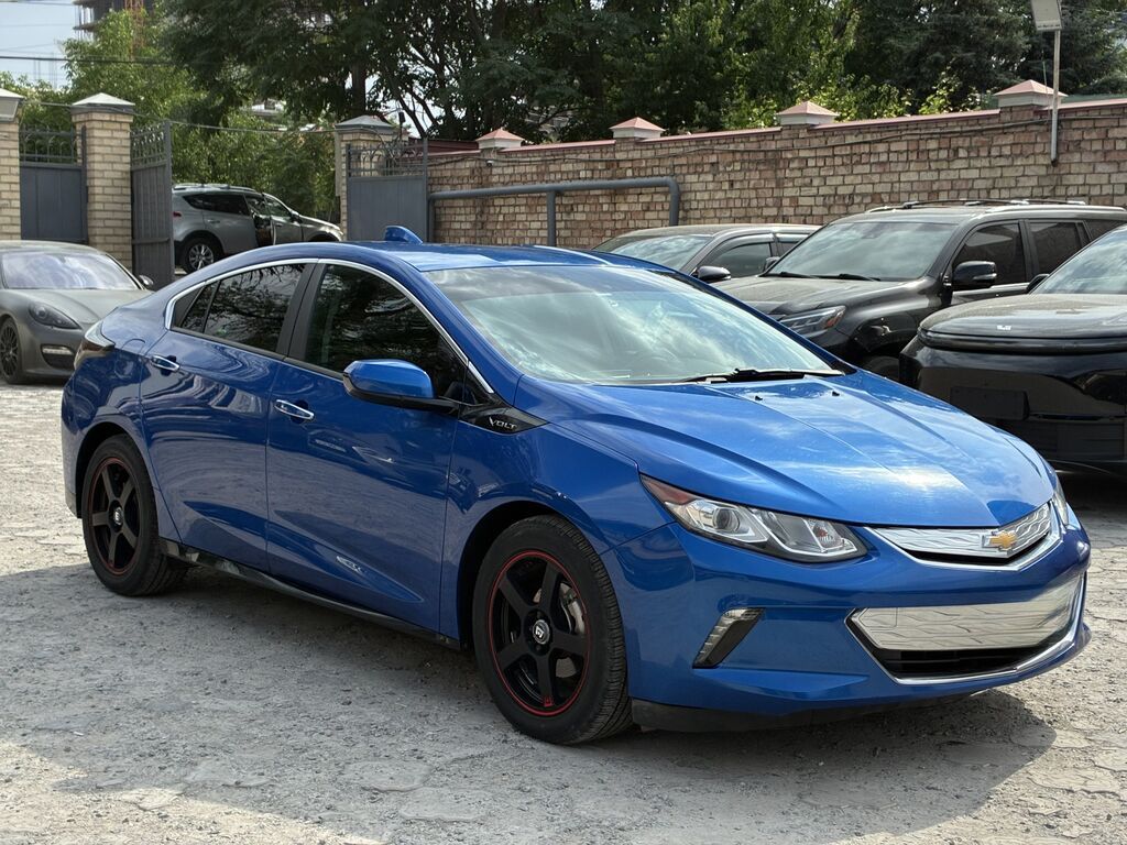 Chevrolet Volt: 2017 г., 1.5 л, Автомат, Гибрид, Седан: фото 2