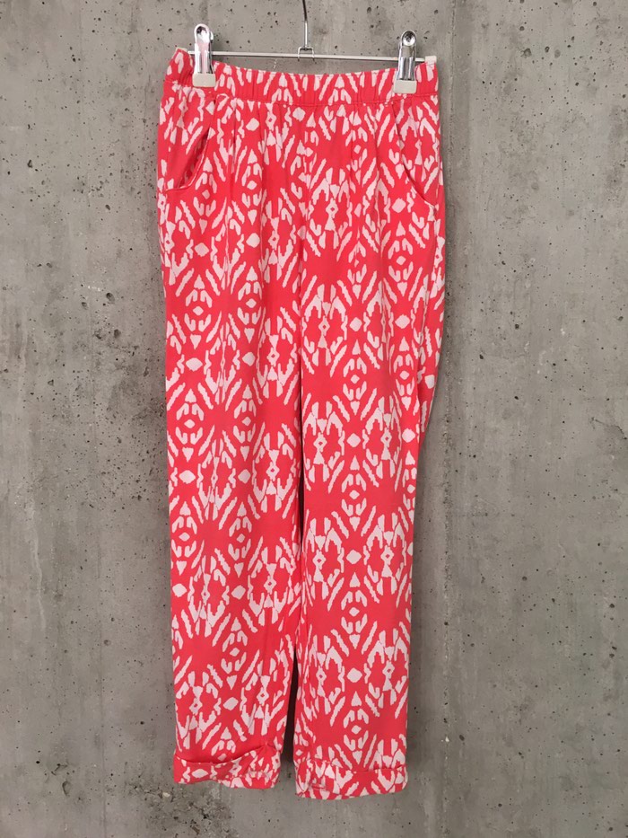 Dečije Farmerke i Pantalone: HM SVILENKASTE PANTALONE
Velicina 6 - 8 na lalafo.rs HM SVILENKASTE PANTALONE
Velicina 6 - 8 - Beograd