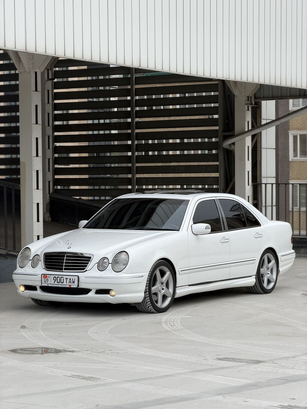 Mercedes-Benz E-класс AMG: 2001 г., 5.5 л, Автомат, Седан: фото 1