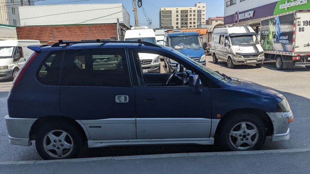 Mitsubishi Space Runner: 1999 г., 2.4 л, Механика, Бензин, Минивэн: фото 3