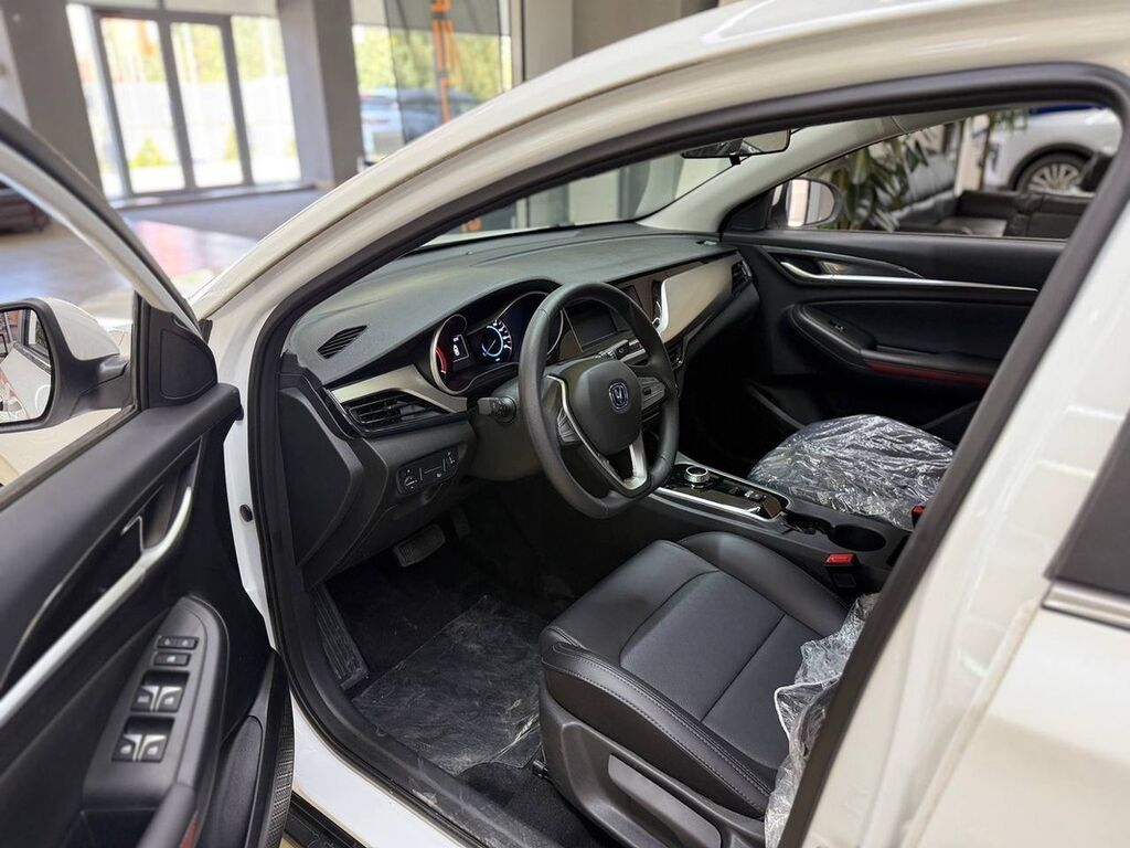 Changan Eado Plus: 2022 г., Седан: фото 5
