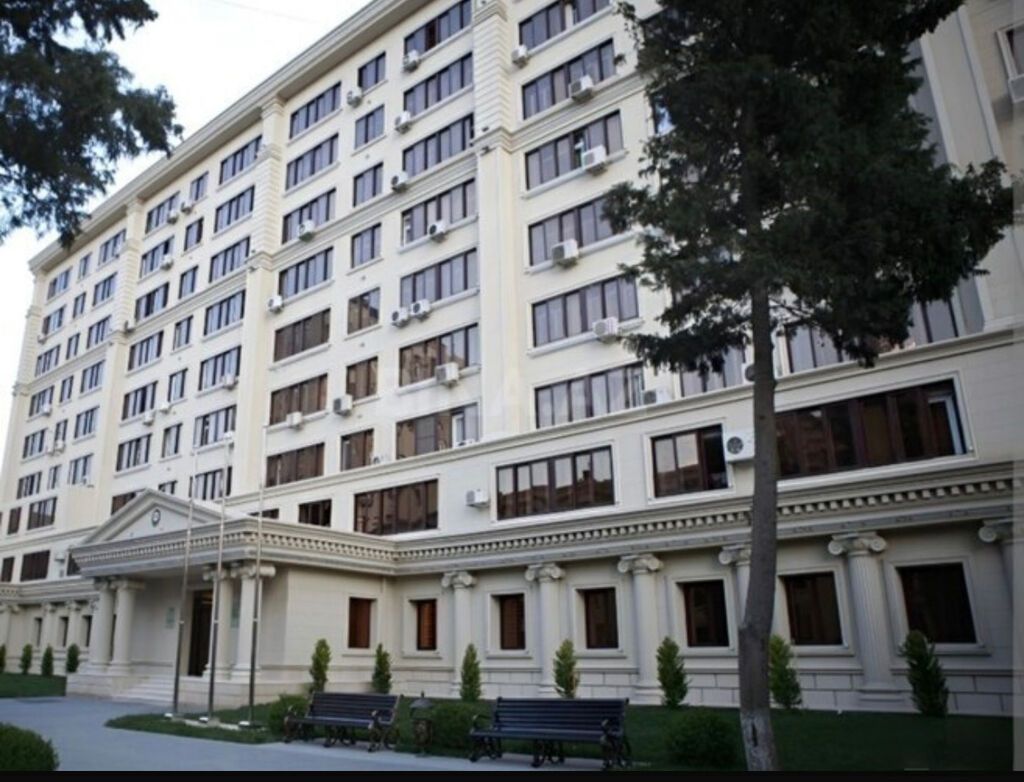 Bakı, 28 May, 3 otaqlı, Köhnə tikili, m. 28 may, 95 kv. m