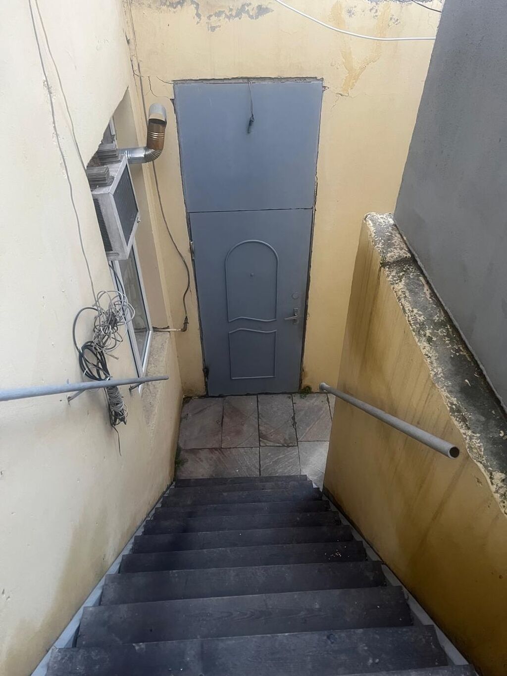Kirayə verilir: işıqlı, geniş otaqları olan mənzil - Plan: 2 ayrı