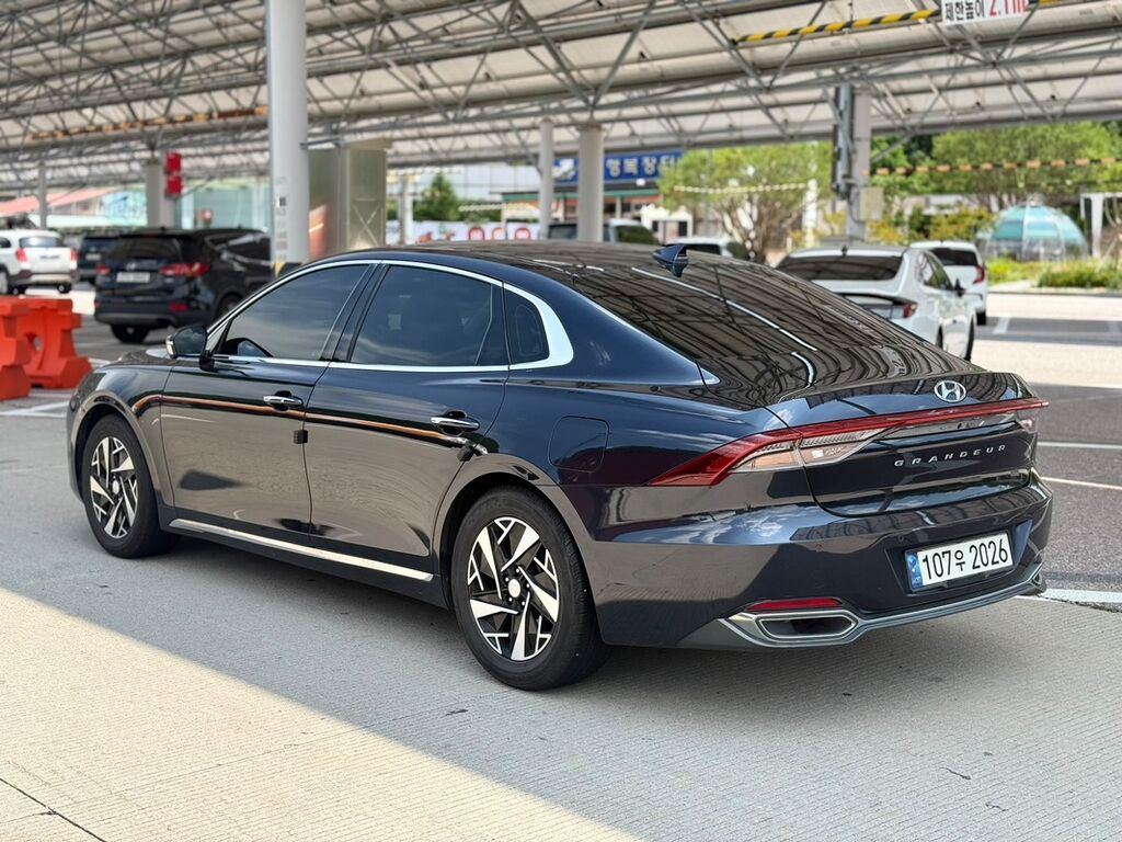 Hyundai Grandeur: 2021 г., 2.5 л, Автомат, Гибрид, Седан: фото 2