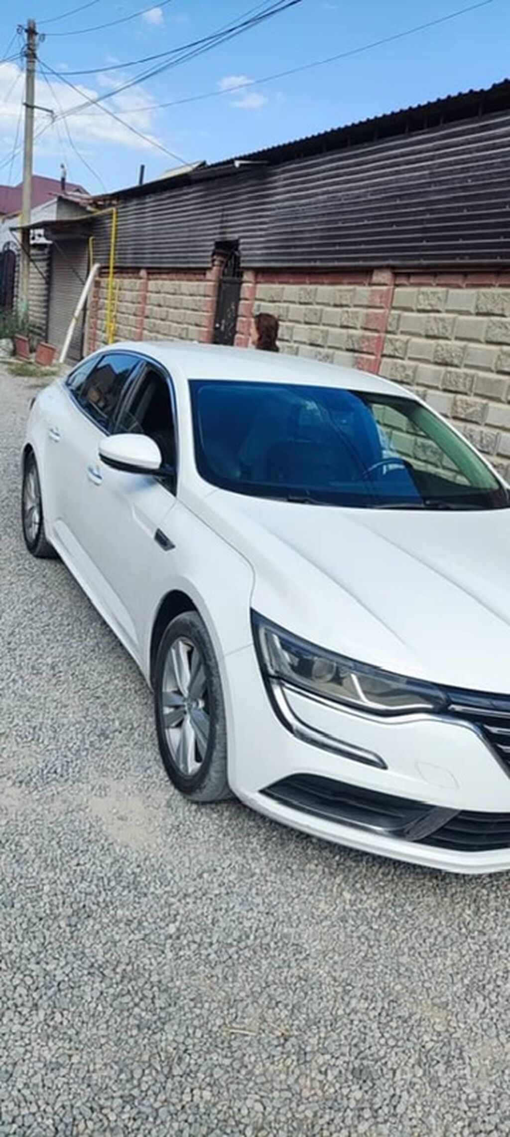 Renault Samsung SM6 (седан, белый) - Просторный кожаный салон: фото 5