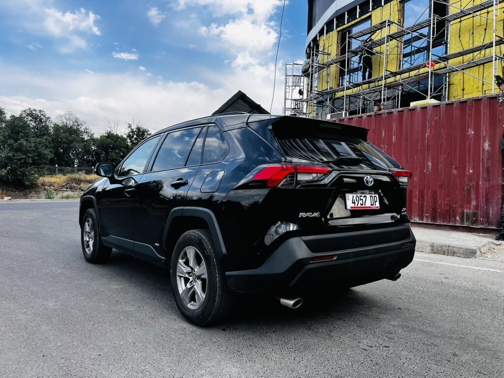 Toyota RAV4: 2022 г., 2.5 л, Автомат, Гибрид, Кроссовер: фото 4