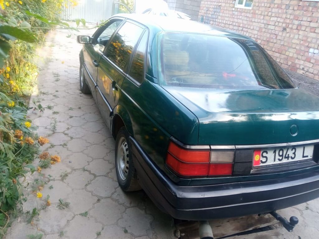 Volkswagen Passat: 1988 г., Механика, Седан: фото 3