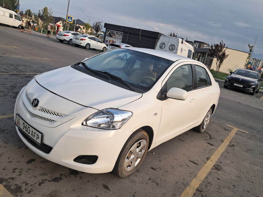 Toyota Yaris: 2009 г., 1.3 л, Автомат, Седан: фото 5