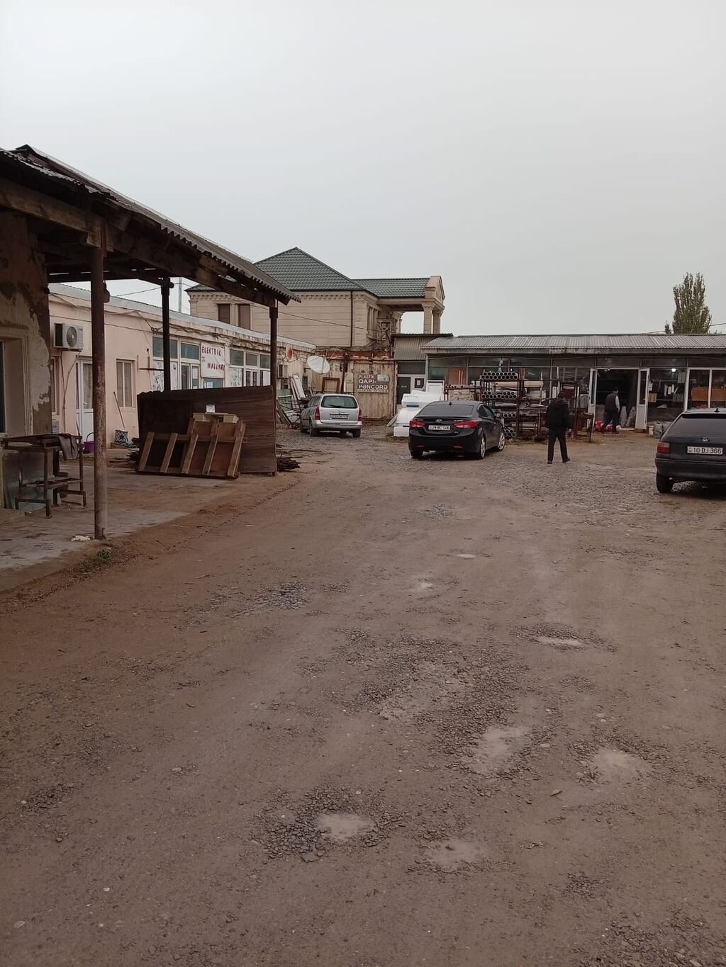 Satılır Zeynalabdin Tağıyev qəsəbəsi Bakı Quba yolunun kənarı– qapalı