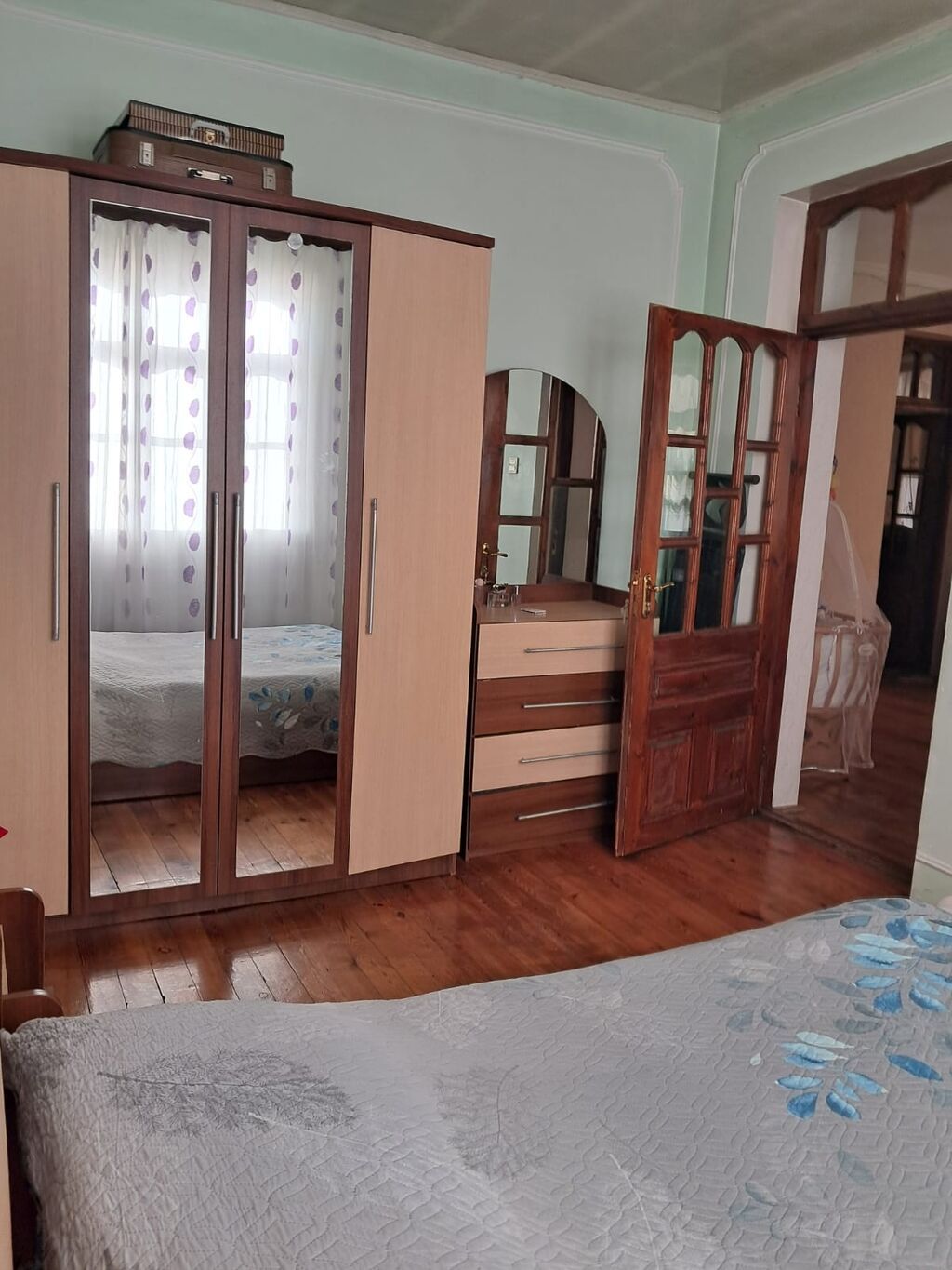 LÖKBATANDA 233 MƏKTƏBİN TAM QARŞISI ŞƏXSİ TİKİLİ HƏYƏT EVİ SATILIR! 📍