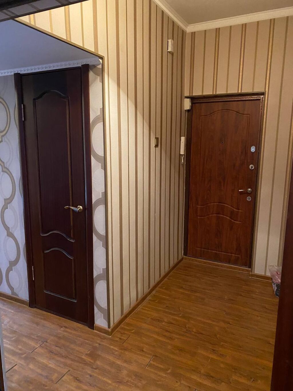 3 комнаты, 68 м², 5 мкр 106 серия, 3 этаж, Старый ремонт: фото 8