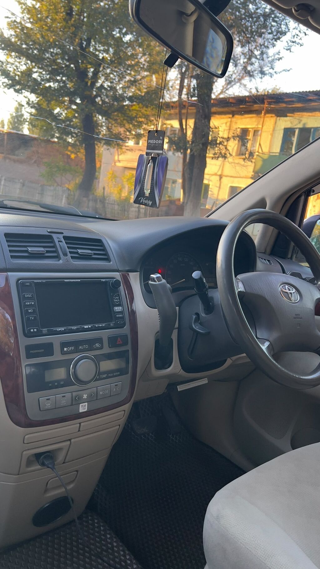 Toyota Ipsum: 2001 г., 2.4 л, Автомат, Газ, Минивэн: фото 8