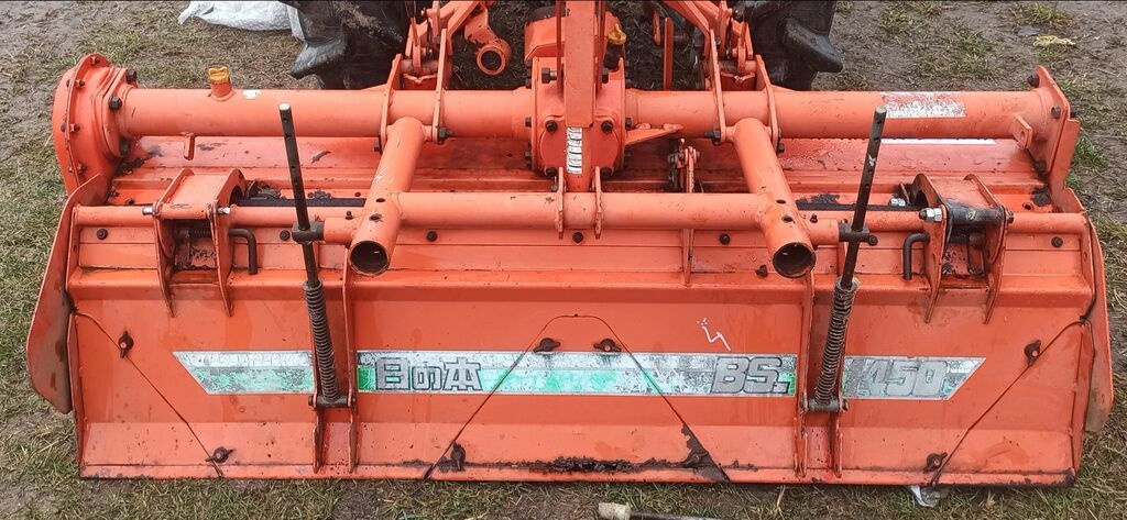 Мини-трактор Kubota с фронтальным погрузчиком и почвофрезой. Основные: фото 4