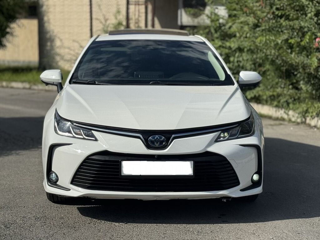 Toyota Corolla: 2019 г., 1.8 л, Вариатор, Гибрид, Седан: фото 2