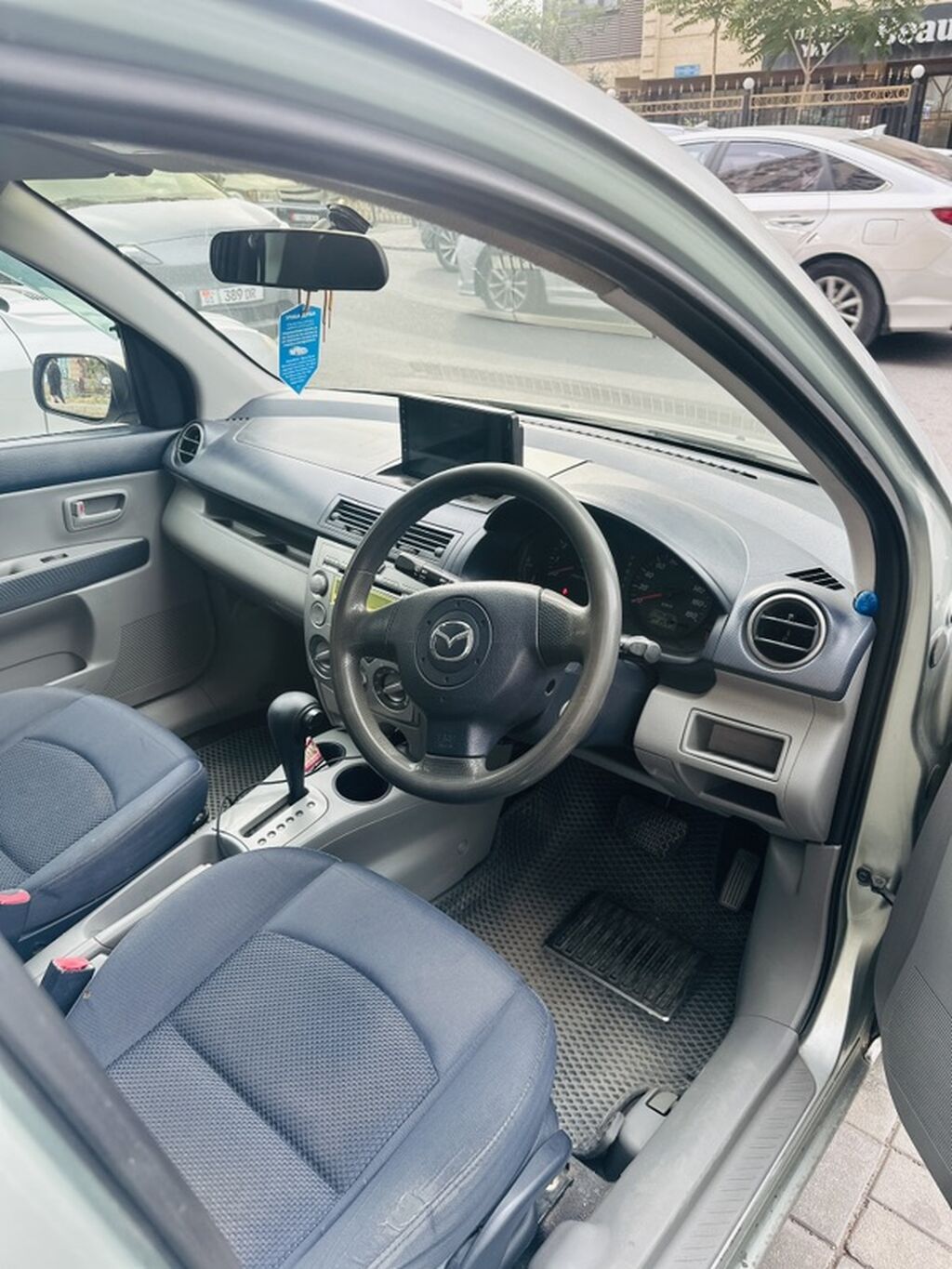 Mazda Demio: 2003 г., Хэтчбэк: фото 5