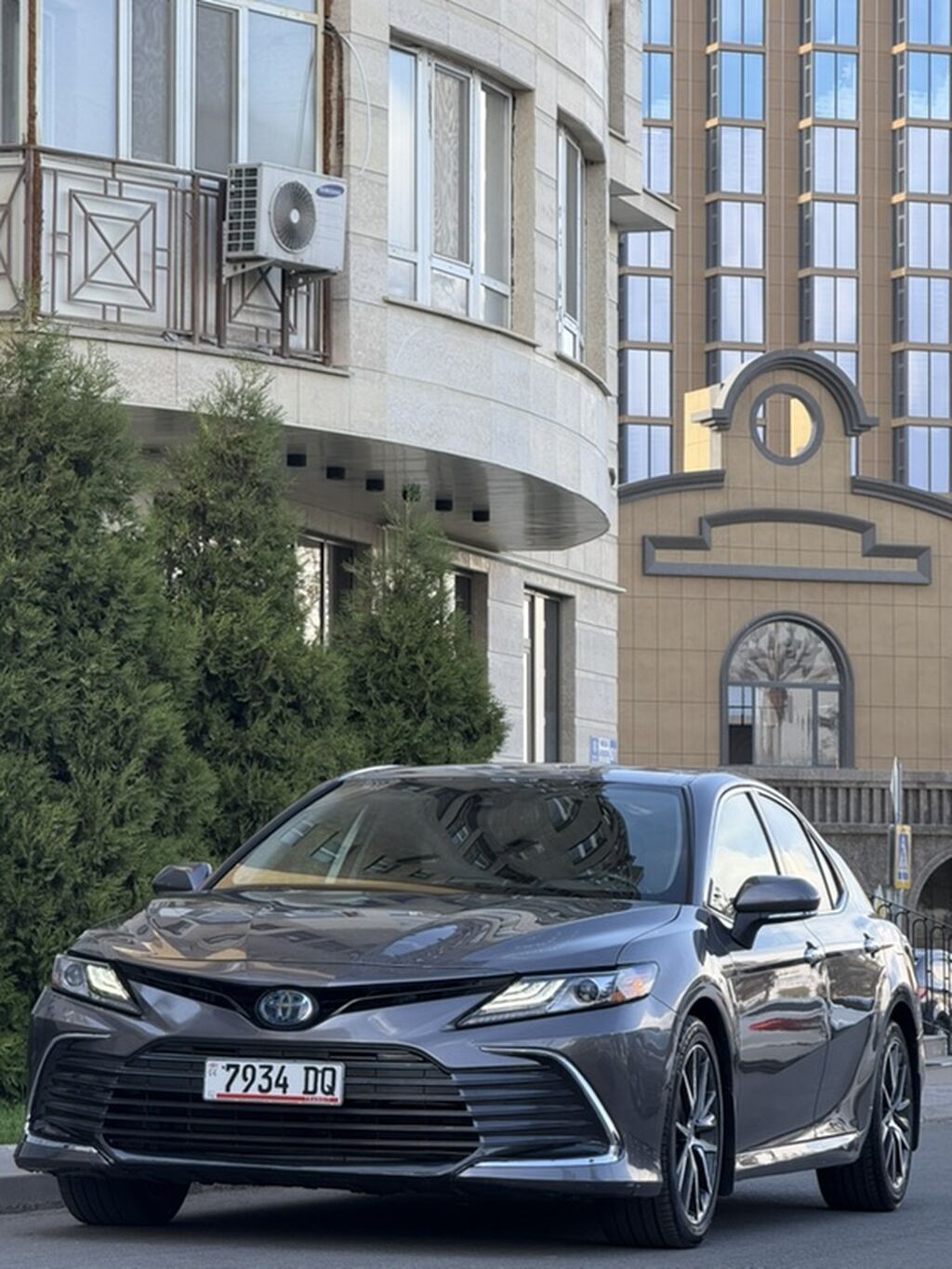 Toyota Camry: 2021 г., Гибрид, Седан: фото 2