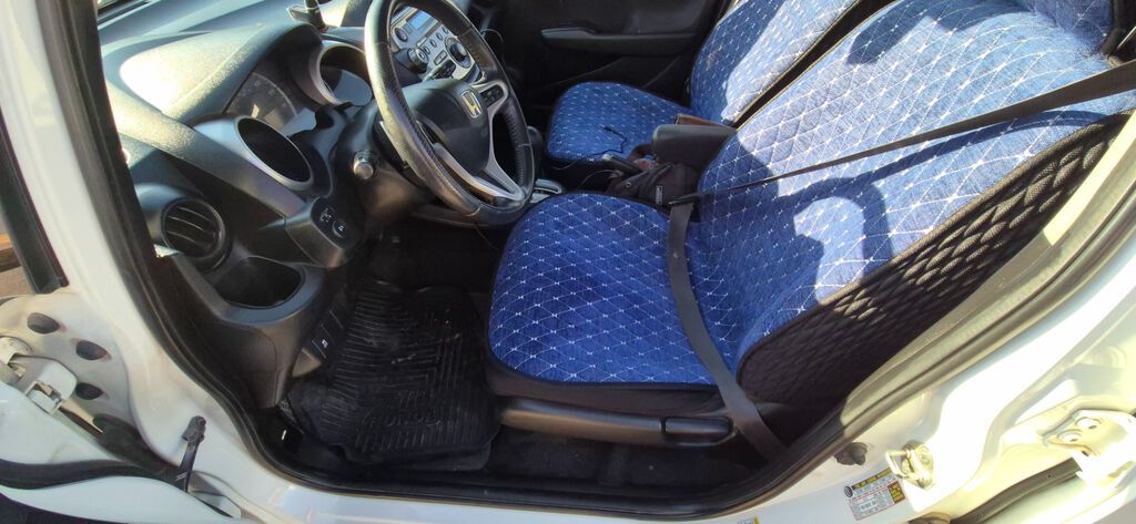 Honda Fit: 2010 г., 1.5 л, Автомат, Бензин, Хэтчбэк: фото 8