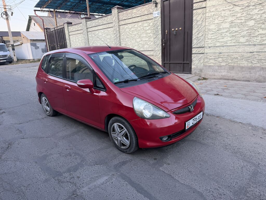 Honda Fit: 2005 г., 1.4 л, Автомат, Газ, Хэтчбэк: фото 1
