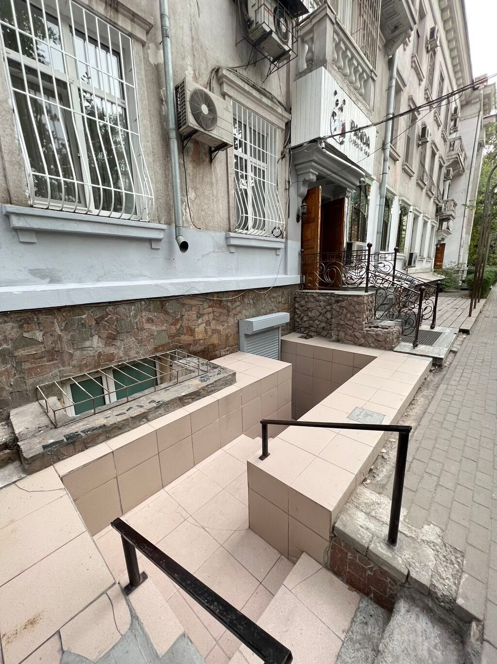 Продажа офисов 346 м², С ремонтом, С мебелью, Без мебели, Многоэтажное здание, 1 этаж — фото 4