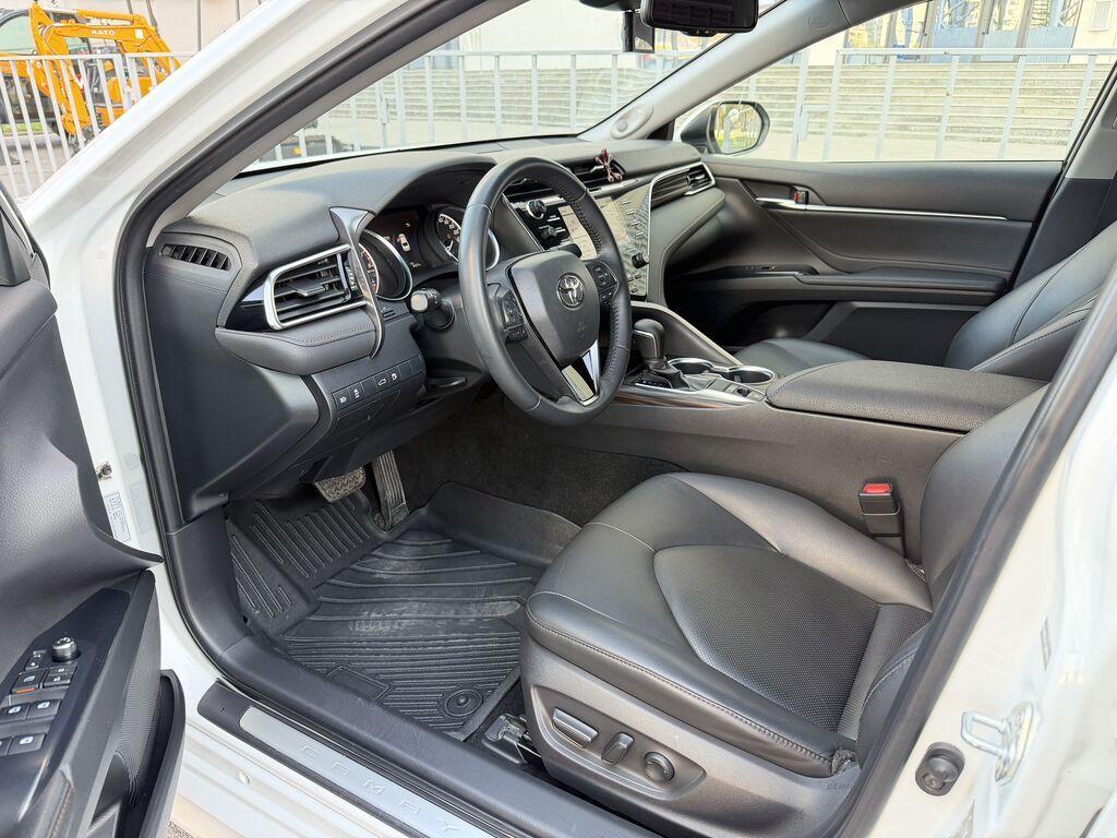 Toyota Camry: 2018 г., 2.5 л, Автомат, Бензин, Седан: фото 8