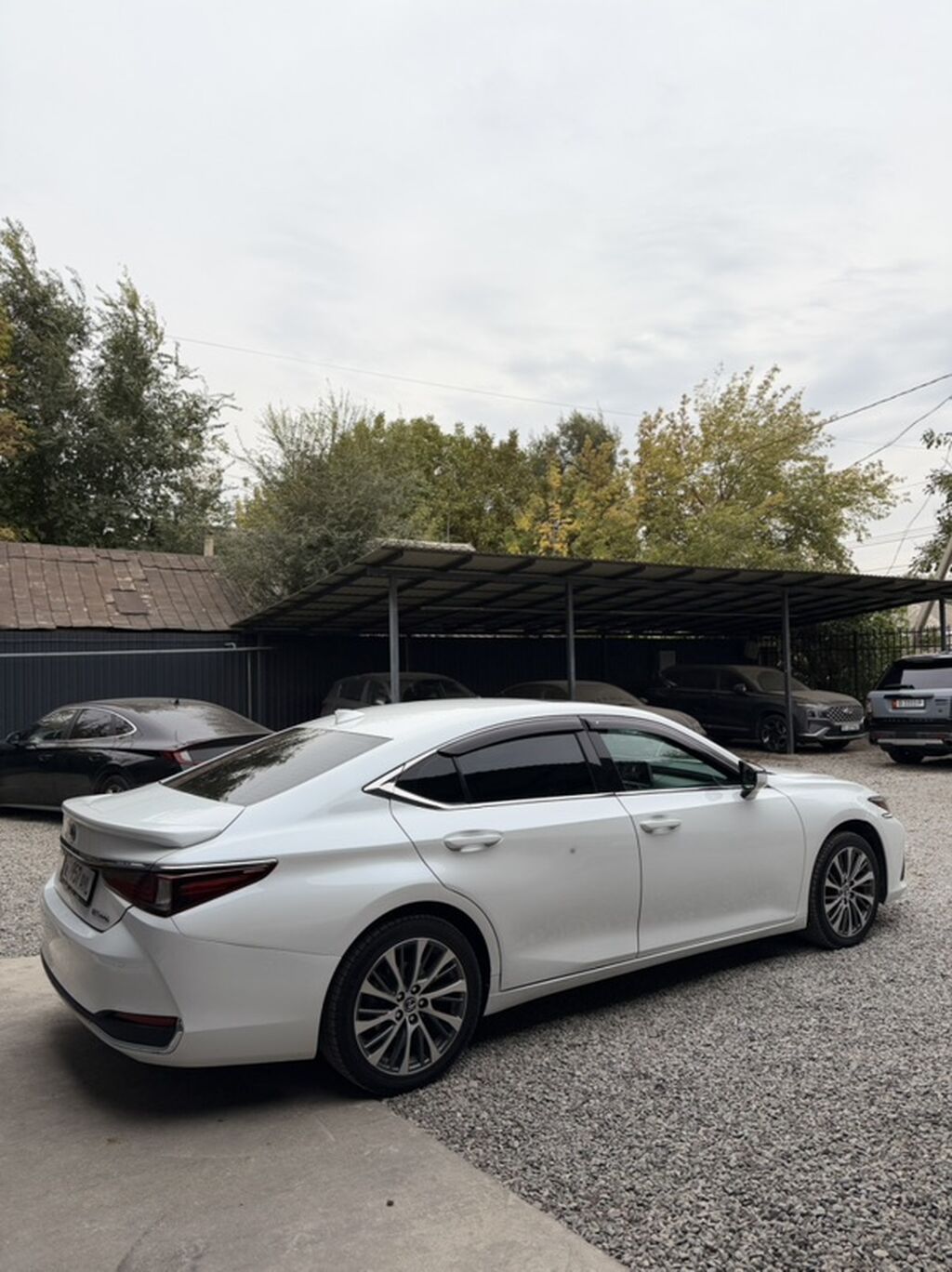 Lexus ES: 2022 г., 2.5 л, Автомат, Гибрид, Седан: фото 3