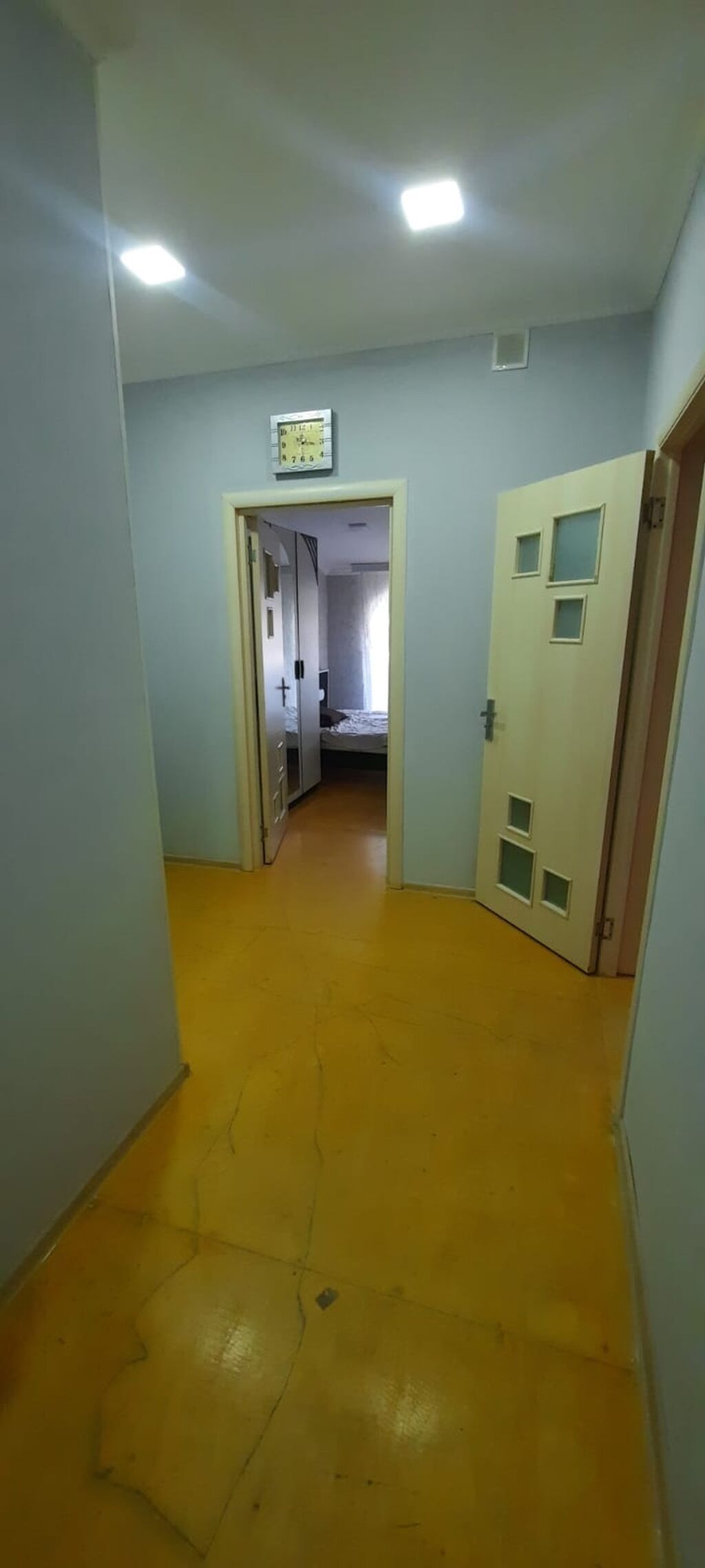 2 otaqlı təmirli ve Əşyalı ev kirayə verilir.Evde yaşamaq üçün hər