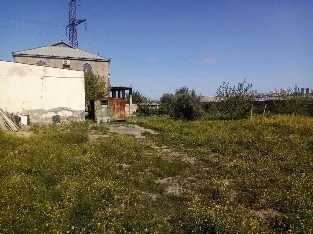 100 kv. m, 3 otaqlı, Kommunal xətlər qoşulmayıb