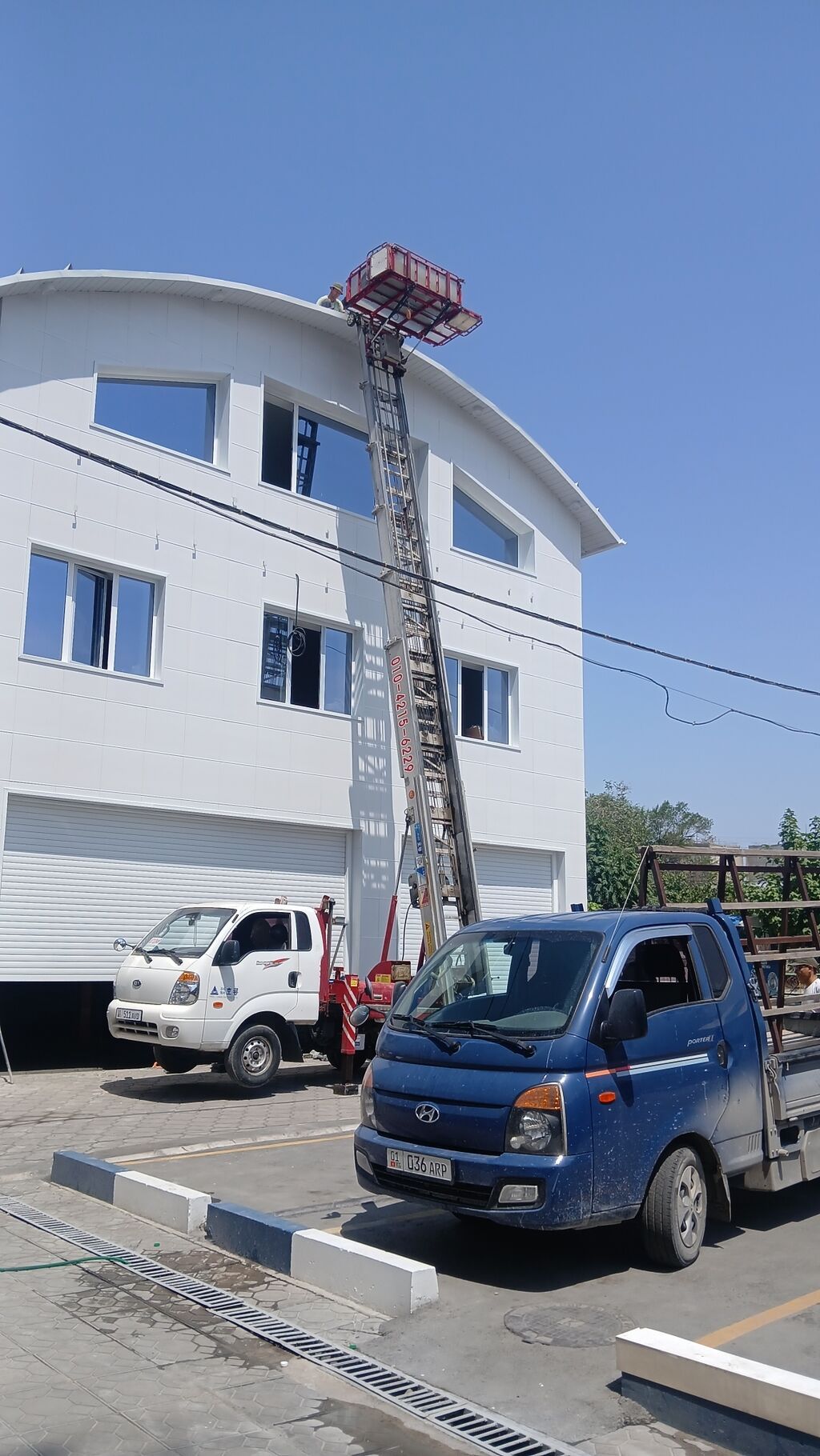 Автолифт Автовышка Кран Услуги автоподъёмника–лифткрана (грузовой: фото 2
