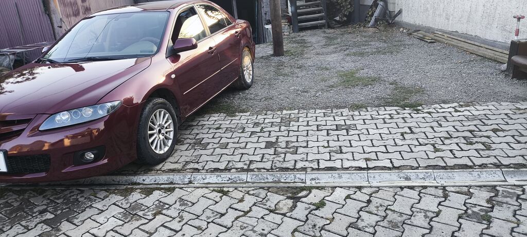 Mazda 6: 2004 г., 2 л, Автомат, Бензин, Седан: фото 2
